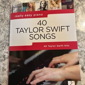 NEW TAYLOR SWIFT 40 REALLY EASY PIANO SONGS BOOK